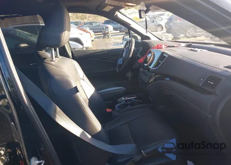 2019 Honda Passport Elite z USA, uszkodzony, nr VIN 5FNYF8H03KB017612